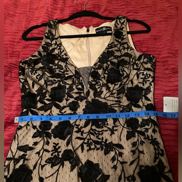 Betsy & Adam Long V-Neck Embroidered Gown. NWT. Size 8. - Picture 13 of 14